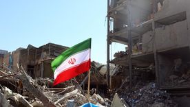 La bandera de la República Islámica flamea entre los escombros de Teherán que dejaron los bombardeos sobre Irán que fueron el detonante de la guerra en Medio Oriente. La bandera de la República Islámica flamea entre los escombros de Teherán que dejaron los bombardeos sobre Irán que fueron el detonante de la guerra en Medio Oriente.