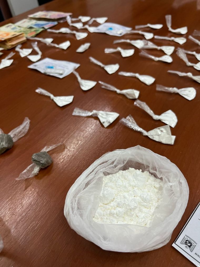 Envoltorios de cocaína y otras drogas fueron incautados en los allanamientos Foto: Ministerio de Seguridad de Mendoza