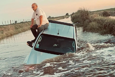 un productor rural cayo a un pozo y la imagen se viralizo como un reclamo hacia el gobierno