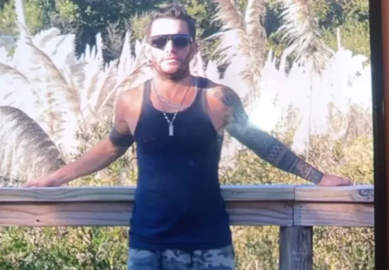 El auto del remisero fue hallado incendiado.  El auto del remisero fue hallado incendiado. 