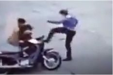 El hecho ocurrió en la intersección de las calles Capitán Rojas y Federico Nietzsche. Foto: Captura de video El hecho ocurrió en la intersección de las calles Capitán Rojas y Federico Nietzsche. Foto: Captura de video