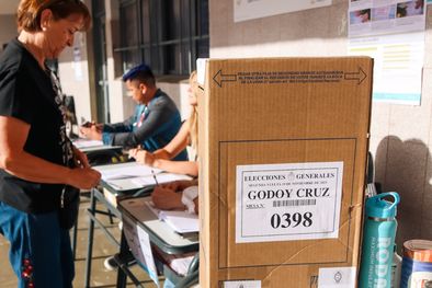 MDZol | elecciones 2023 urna autoridad de mesa presidente de mesa 1.jpg