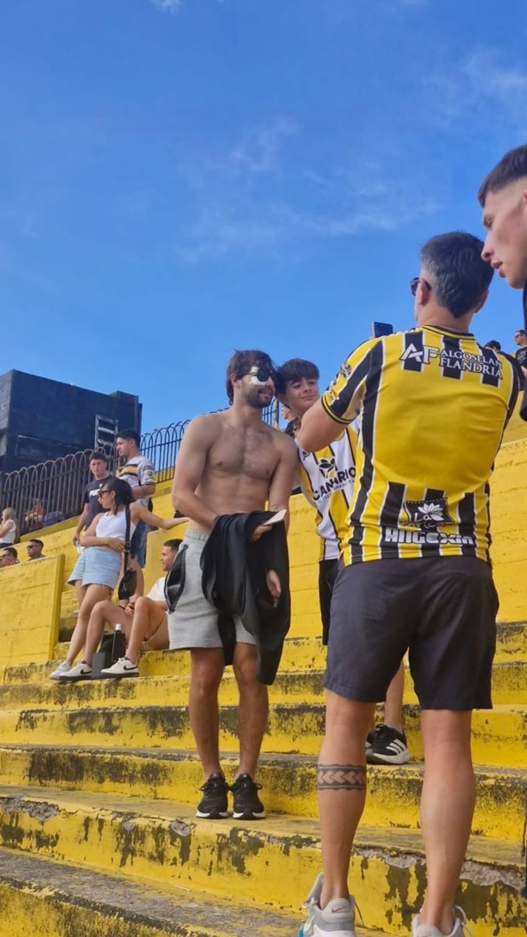 Santi Sosa en la tribuna de Flandria.