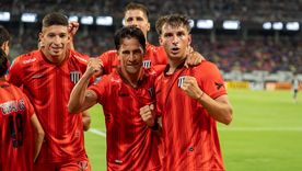 Valentino Simoni y todo Gimnasia festejan el primer rugido del Lobo en Primera división. Valentino Simoni y todo Gimnasia festejan el primer rugido del Lobo en Primera división.