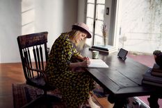 El viernes es día de cambios. Anota las tareas para hacer y tacha las que ya cumpliste. Algo tan simple como esto puede salvarte el día. Foto: Unsplash