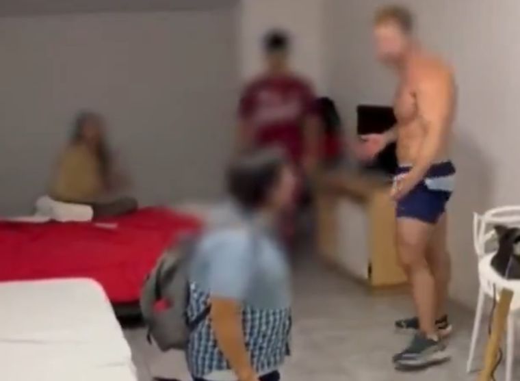 Los miembros del grupo organizaban encuentros con adultos a través de perfiles falsos en redes sociales y aplicaciones de citas. Foto: Captura de pantalla