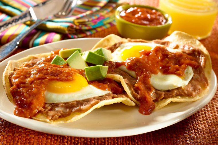 Déjate tentar por esta deliciosa receta de huevos rancheros.
