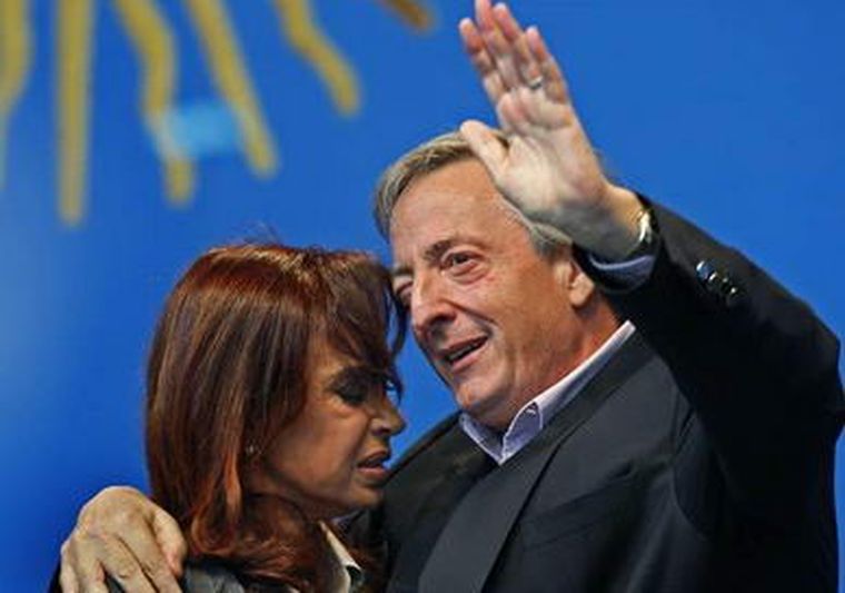 Néstor y Cristina, ejes de la nueva publicación de Morales Solá. Foto: EFE