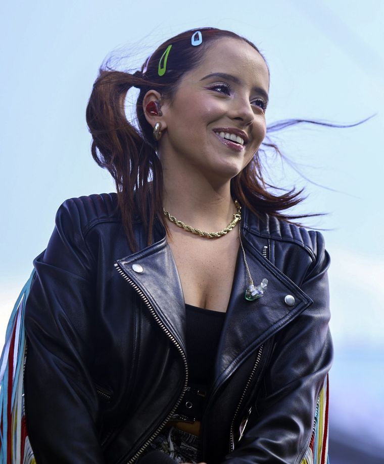 Foto: https://peopleenespanol.com/celebridades/eva-luna-se-muestra-en-sosten/