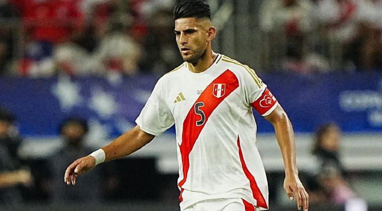 Zambrano y una advertencia a un jugador de Boca en la previa del partido por la Libertadores. Foto: Instagram @ carloszambrano5