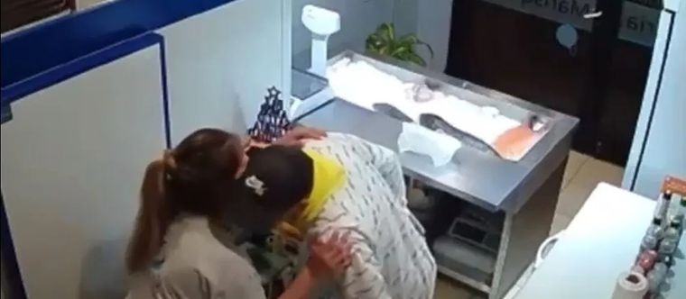 El hecho quedó registrado por las cámaras de seguridad