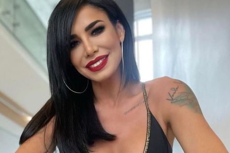 Lis Vega hizo explotar las redes con un traje de baño estampado con animal print.