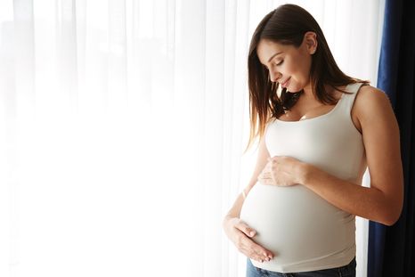 Los médicos recomiendan determinadas vacunas para proteger a las embarazadas y sus bebés de enfermedades potenciales. Foto: Freepik Los médicos recomiendan determinadas vacunas para proteger a las embarazadas y sus bebés de enfermedades potenciales. Foto: Freepik