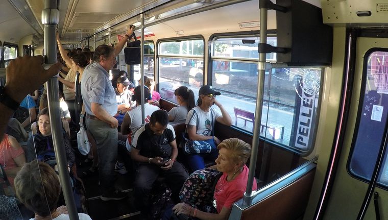 Las últimas semanas se pudo observar un aumento de usuarios que eligen el transporte público de pasajeros Foto: ALF PONCE MERCADO / MDZ