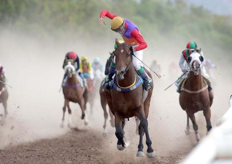 Kennedy Back y su jinete Joaquín Cano celebraron a lo grande en el Vendimia. Foto: Marcelo Álvarez