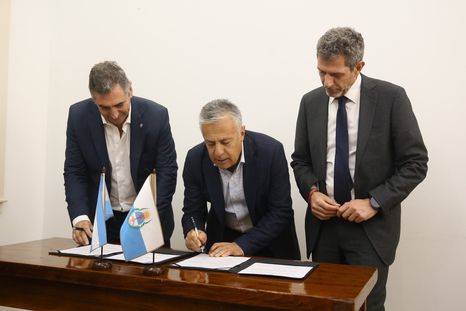 El administrador general de Vialidad Nacional, Marcelo Campoy; el gobernador, Alfredo Cornejo; y el secretario de Transporte, Luis Pierrini. El administrador general de Vialidad Nacional, Marcelo Campoy; el gobernador, Alfredo Cornejo; y el secretario de Transporte, Luis Pierrini.