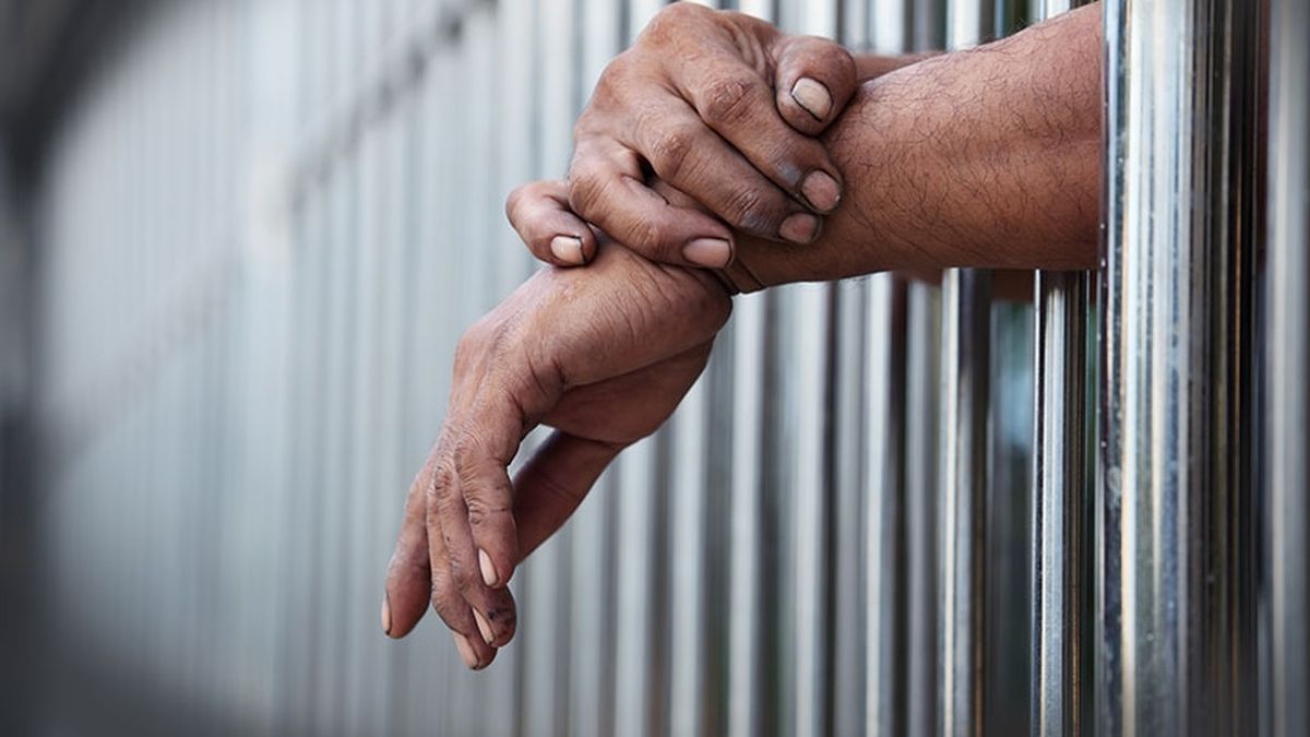 Home office tumbero: el PRO presiona a Axel Kicillof para que se dejen de usar celulares en las cárceles