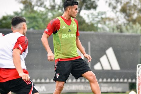 Fausto Vera tuvo su primer entrenamiento con la camiseta de River. Fausto Vera tuvo su primer entrenamiento con la camiseta de River.