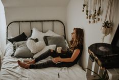 Esta luna llena nos invita a encontrar un balance entre nuestras rutinas y el descanso, entre nuestro mundo material y el espiritual. Foto: Unsplash