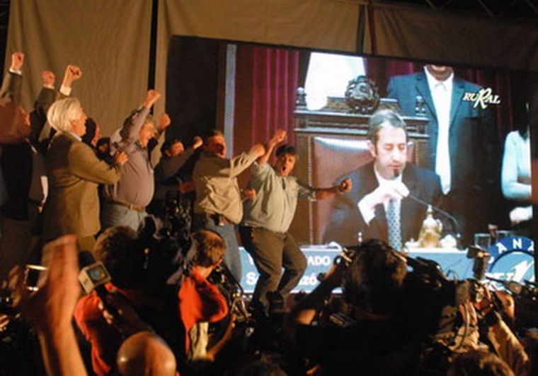 El festejo del campo luego de la votación. Foto: Télam