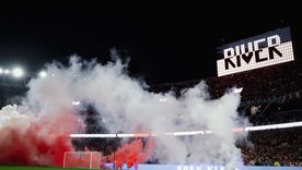 Los hinchas de River reaccionaron tras la derrota en el Superclásico.