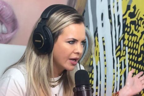 La modelo reveló que su padre prefirió la revista antes que verla participando en el reality Gran Hermano. / Captura Bondi Live La modelo reveló que su padre prefirió la revista antes que verla participando en el reality Gran Hermano. / Captura Bondi Live