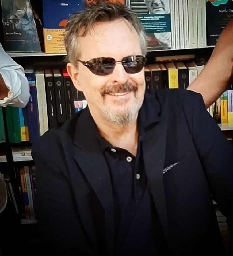 El cantante Miguel Bosé tiene 66 años.