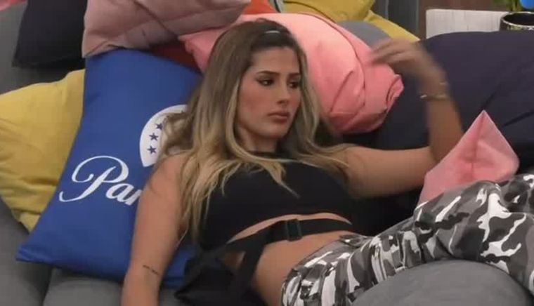 No aguantó las lágrimas. Julieta Poggio lloró por su pollera.