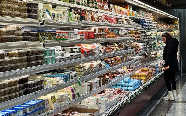 Inflación en baja, pero crecen las alertas. Foto: AP.