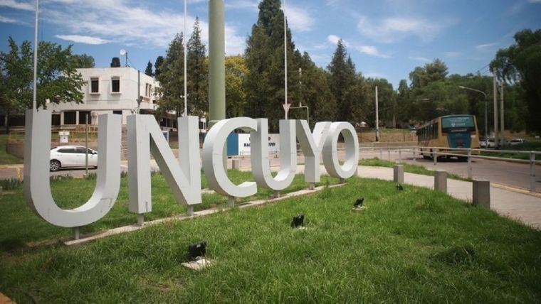 Luego de la circulación de las encuestas falsas, la UNCuyo salió a aclarar la situación Foto: Archivo