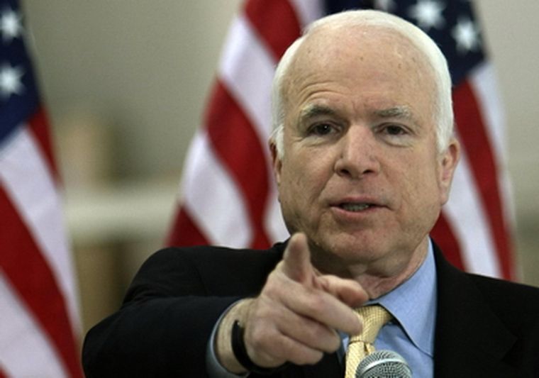 MacCain decidió pegarle duro a su rival, quien lo aventaja en las encuestas. Foto: AFP