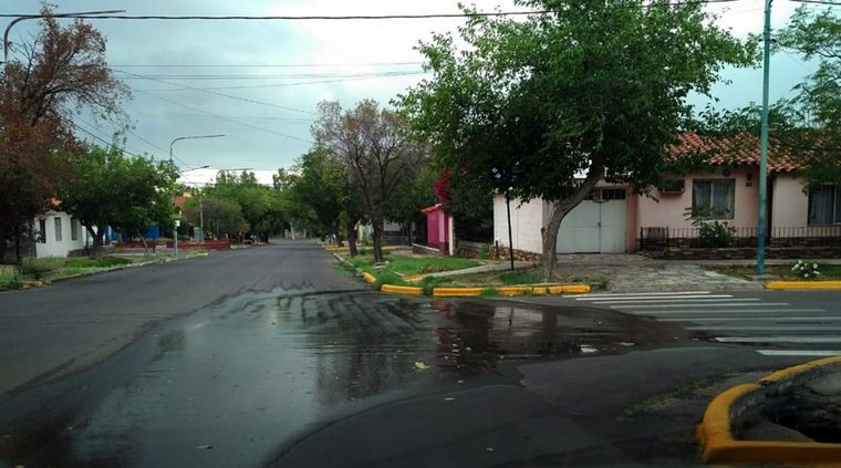 Pase y miré barrio San Ignacio perdida de agua Barrio San Ignacio perdida de agua Pedernera y Marcos Sastre Foto: ALF PONCE / MDZ