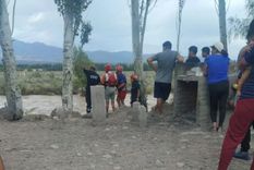Búsqueda de los jóvenes en el río Mendoza Foto: Gentileza