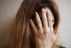 La joven fue golpeada, quemada y amenazada de muerte por su pareja Foto: GETTY IMAGES