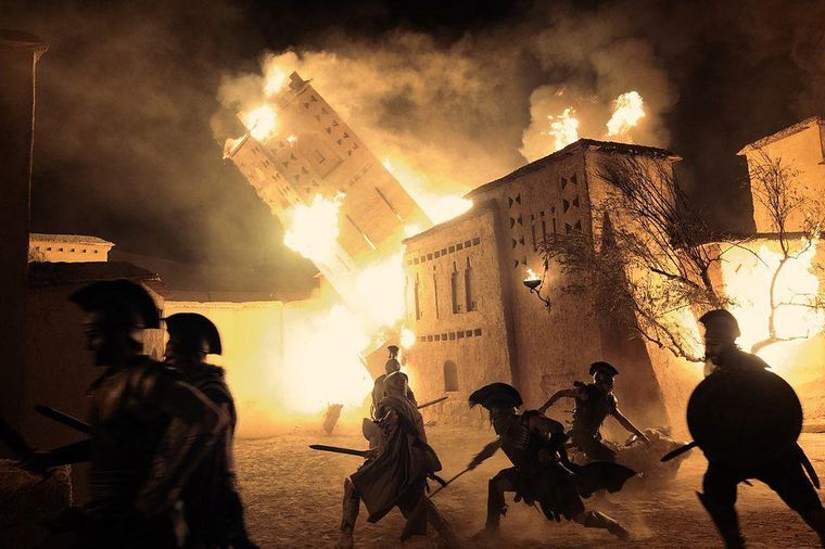 En una escena cerca del final de la película, Odiseo recuerda la batalla de Troya en toda su furia.