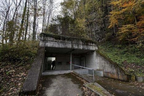 Suiza desarrolló una cultura de defensa civil complementada con refugios desperdigados por el territorio.
