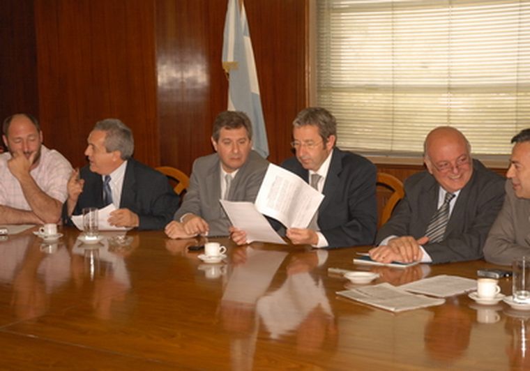 Los concertadores firmaron un documento de unión. Foto: Prensa Gobierno