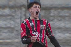 Aitxuri Isasmendi, el auto del golazo.
