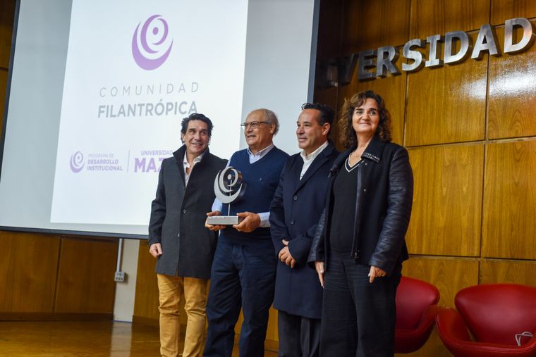 Los empresarios que donan tiempo y recursos a la Universidad Maza fueron reconocidos: Oscar David, Gustavo Bernardi, Daniela Merino y Adrián Yacopini. Los empresarios que donan tiempo y recursos a la Universidad Maza fueron reconocidos: Oscar David, Gustavo Bernardi, Daniela Merino y Adrián Yacopini.