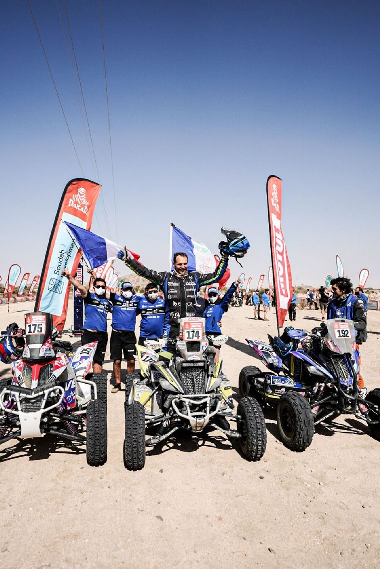 Giroud festeja su victoria. Foto: @dakar