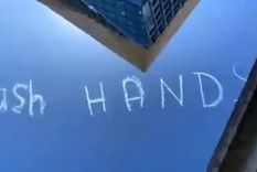 capo y coronavirus: escribe en el cielo laven sus manos con su avion