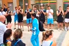 Todos los deportistas argentinos que estaban en la Villa Olímpica recibieron con un pasillo al Maligno Torres, tras ganar el oro en BMX Freestyle. Foto: @atletasargentinos