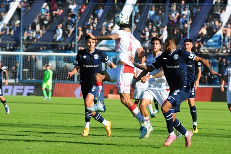 Independiente Rivadavia se aseguró la clasificación al vencer a Argentinos Juniors en el Gargantini. Independiente Rivadavia se aseguró la clasificación al vencer a Argentinos Juniors en el Gargantini.