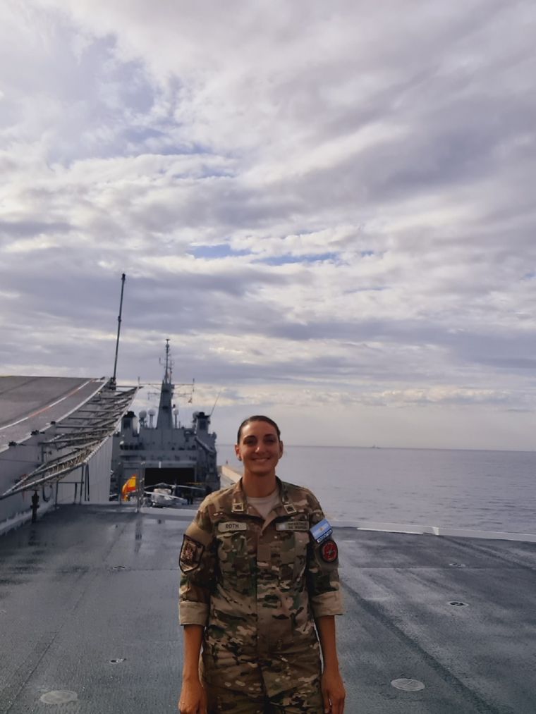 Elisa Roth es la primera mujer que pertenece a infantería marina en el país. Foto: Gentileza de Elisa Roth