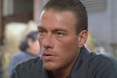 JEAN-CLAUDE VAN DAMME SE DIO UN GRAN GUSTO. EL ACTOR AMA COLECCIONAR VEHÍCULOS EXCLUSIVOS.