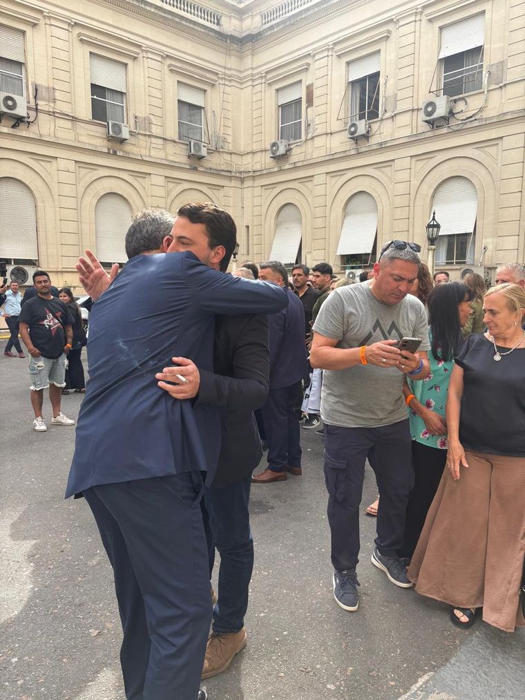 Massa con Agustín Romo, jefe de bloque libertario. Foto, José Luis Carut. Massa con Agustín Romo, jefe de bloque libertario. Foto, José Luis Carut.