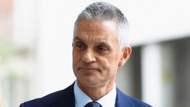 Tim Davie dio a conocer su decisión el domingo. Tim Davie dio a conocer su decisión el domingo.