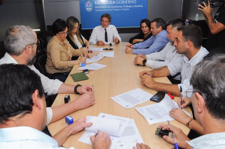 El SUTE define en plenario si acepta la propuesta del Gobierno. El SUTE define en plenario si acepta la propuesta del Gobierno.