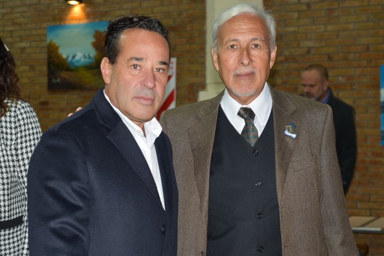 Adrián Yacopini y el rector de la U. Maza Daniel Miranda. Adrián Yacopini y el rector de la U. Maza Daniel Miranda.