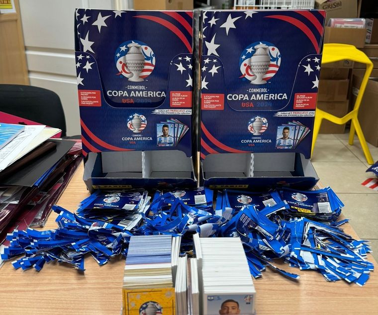 El álbum tapa blanda cuesta $4.000, mientras que el de tapa dura está $16.000. Foto: X/@paniniWCUSA
